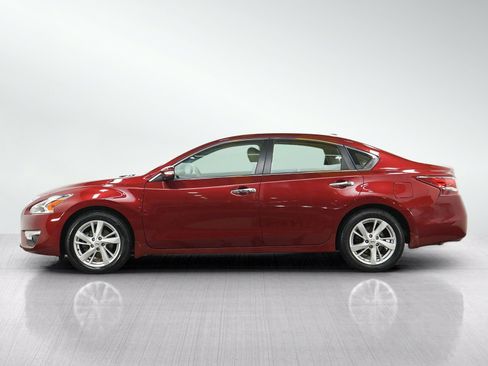 Used 2013 Nissan Altima 2.5 SL w/ Technology Pkg FWD image 2