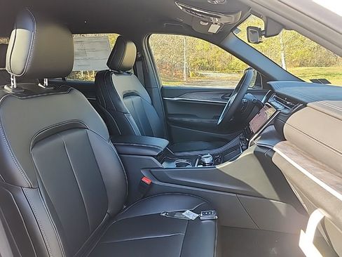 New 2025 Jeep Grand Cherokee L Limited w/ Trailer Tow Package image 11