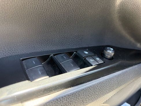 Used 2025 Toyota Camry SE w/ Convenience Package FWD image 6