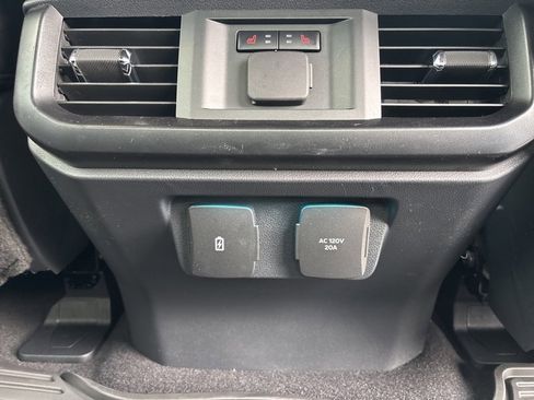 Used 2022 Ford Explorer Limited w/ Equipment Group 301A image 13