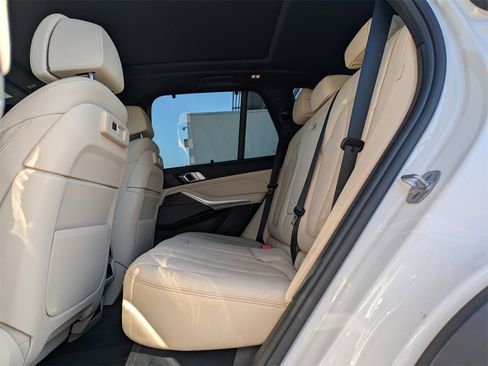 Used 2021 BMW X5 xDrive40i w/ Premium Package image 4