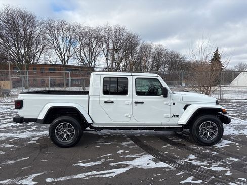 New 2026 Jeep Gladiator Sport image 7