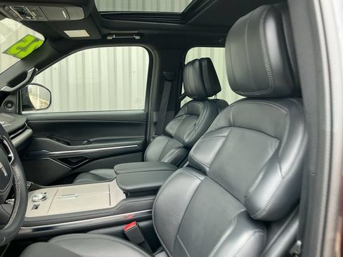 Used 2025 Lincoln Navigator L Reserve w/ Jet Appearance Package AWD/4WD image 10