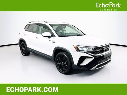 Used 2023 Volkswagen Taos SE w/ Black Wheel Package