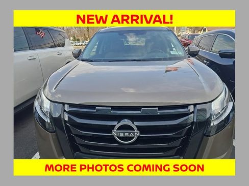 Used 2023 Nissan Pathfinder Platinum image 1