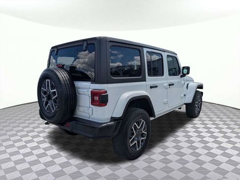 Used 2025 Jeep Wrangler Unlimited Sahara AWD/4WD image 3
