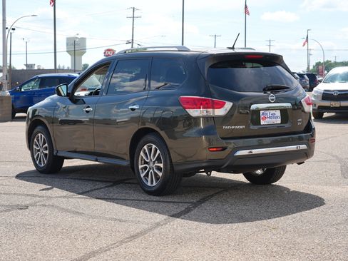 Used 2016 Nissan Pathfinder SV AWD/4WD image 6