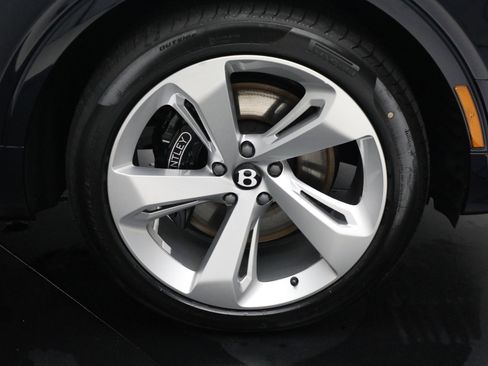 Certified 2024 Bentley Bentayga Extended Wheelbase image 45