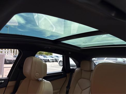 Used 2020 Porsche Macan Base image 30