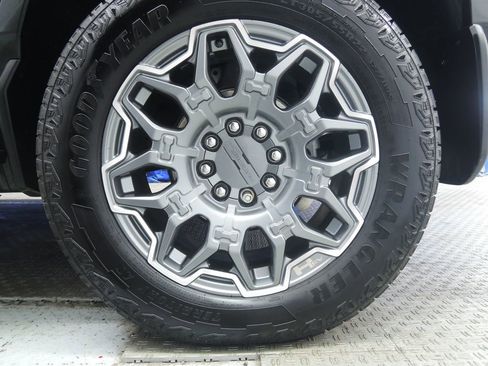 Used 2024 GMC Hummer EV 3X w/ LPO, Illumination Package image 7