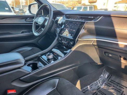 Used 2023 Jeep Grand Cherokee L Laredo image 23