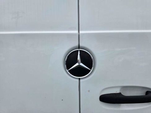 Used 2021 Mercedes-Benz Sprinter 2500 image 34