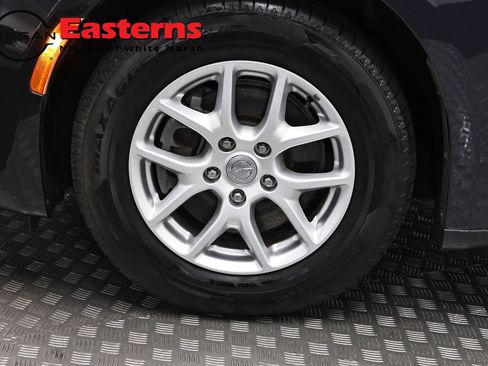 Used 2020 Chrysler Pacifica Touring-L FWD image 34