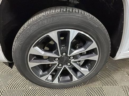 Used 2023 Jeep Grand Cherokee Overland w/ Luxury Tech Group IV AWD/4WD image 9