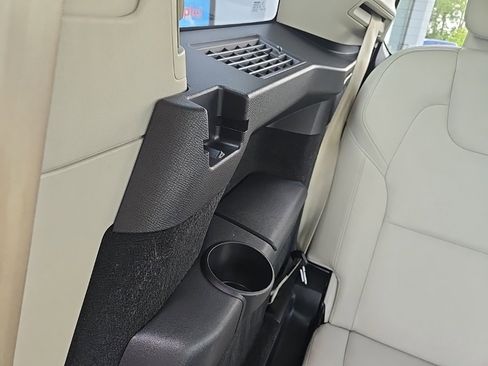 Used 2021 Volvo XC90 T6 Momentum image 90