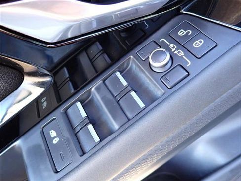 Used 2020 Land Rover Range Rover Evoque S image 12