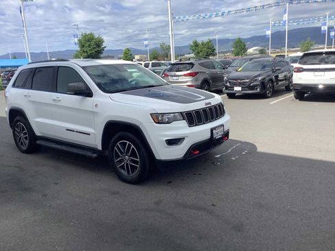 Used 2018 Jeep Grand Cherokee Trailhawk AWD/4WD image 8