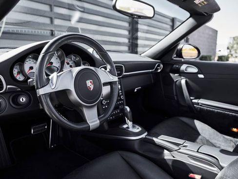 Used 2010 Porsche 911 Carrera S RWD image 2