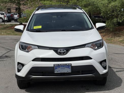Used 2018 Toyota RAV4 XLE AWD/4WD image 2