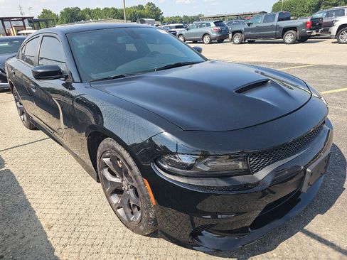 Used 2019 Dodge Charger GT RWD image 2