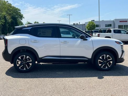 New 2026 Nissan Kicks SV w/ SV Premium Package AWD/4WD image 42