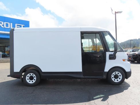 Used 2024 Chevrolet Brightdrop 400 w/ Commercial Equipment Package AWD/4WD image 9
