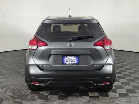 Used 2018 Nissan Kicks SV image 5