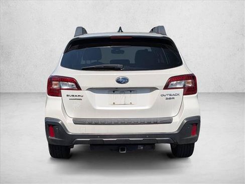 Used 2018 Subaru Outback 3.6R Limited AWD/4WD image 6