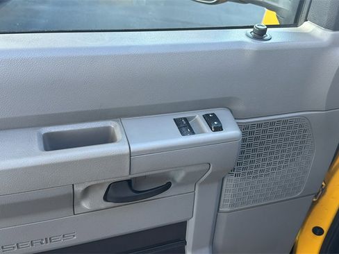 Certified 2022 Ford E-350 and Econoline 350 Super Duty image 19