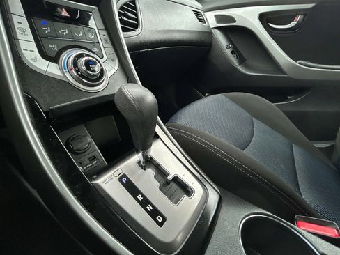 Used 2013 Hyundai Elantra FWD image 28