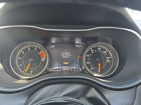 Used 2019 Jeep Cherokee Trailhawk image 17