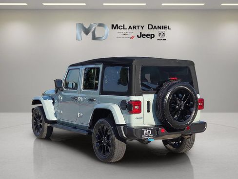 Used 2023 Jeep Wrangler Unlimited Sahara AWD/4WD image 4