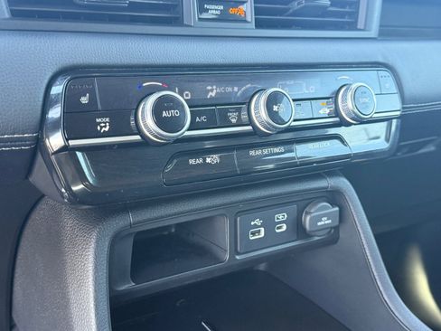 Used 2025 Honda Pilot Touring image 23