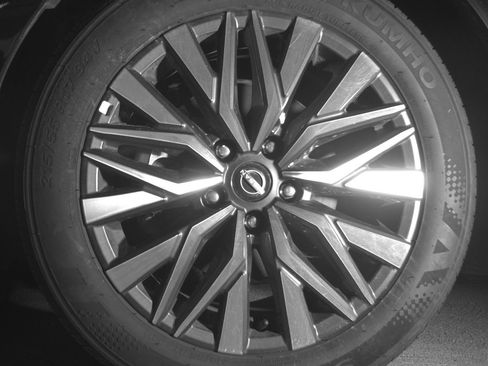 Used 2025 Nissan Altima 2.5 SV FWD image 12