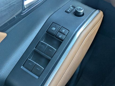 Used 2023 Toyota Highlander Platinum image 29