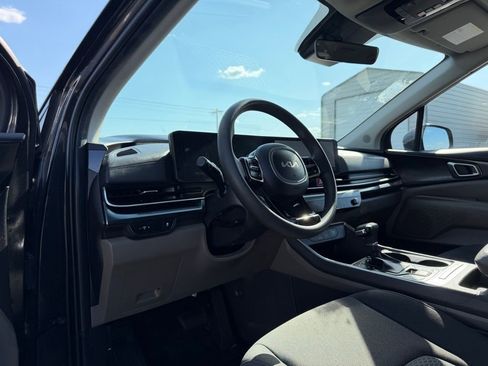 Used 2025 Kia Carnival LX FWD image 11