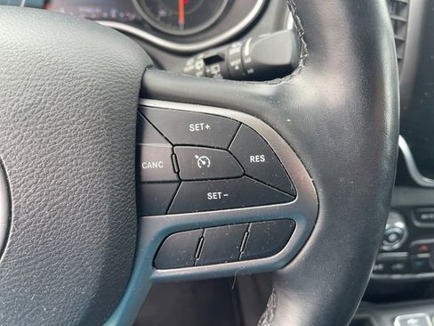Used 2021 Jeep Cherokee Latitude Lux w/ Comfort/Convenience Group FWD image 32