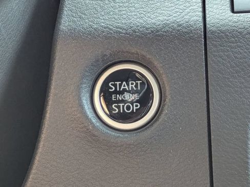 Used 2025 Nissan Frontier SV RWD image 29
