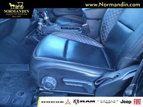 Used 2022 Jeep Wrangler Unlimited Sahara AWD/4WD image 17