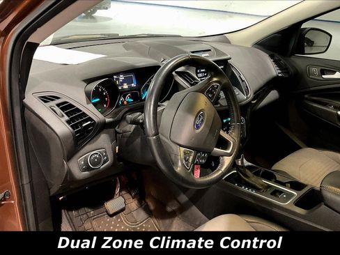 Used 2017 Ford Escape SE w/ Equipment Group 201A image 4