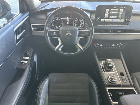 Used 2024 Mitsubishi Outlander SE image 38