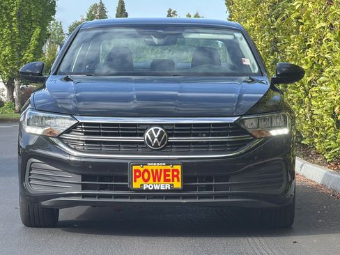 Used 2024 Volkswagen Jetta SE FWD image 9