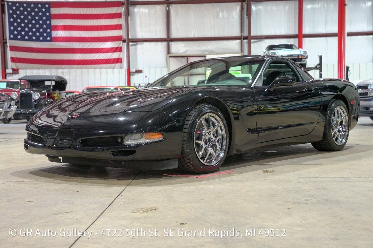 Used 1999 Chevrolet Corvette Coupe RWD image 1