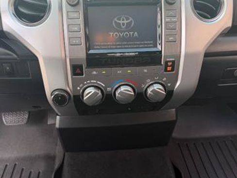 Used 2017 Toyota Tundra SR5 AWD/4WD image 11