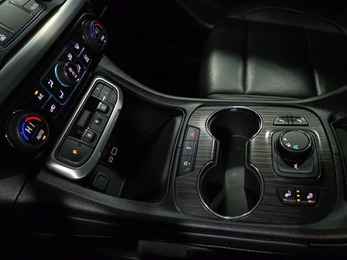 Used 2023 GMC Acadia SLT image 28