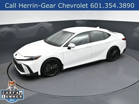 Used 2025 Toyota Camry SE w/ Convenience Package FWD image 32