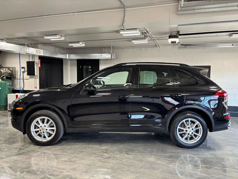 Used 2016 Porsche Cayenne AWD/4WD image 7