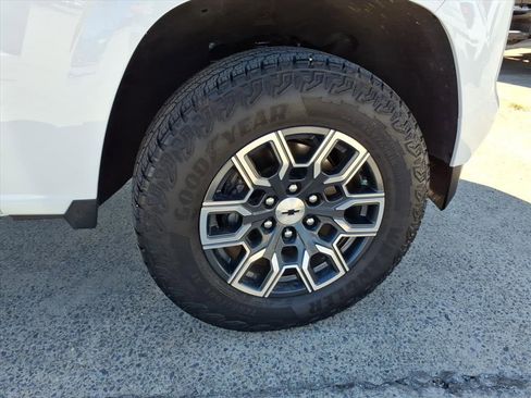 Used 2023 Chevrolet Colorado Z71 w/ Z71 Convenience Package 2 image 9