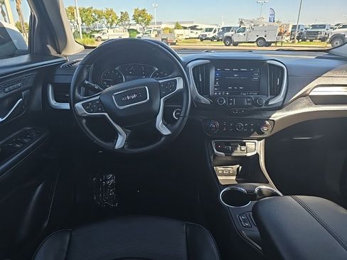 Used 2024 GMC Terrain SLT image 24