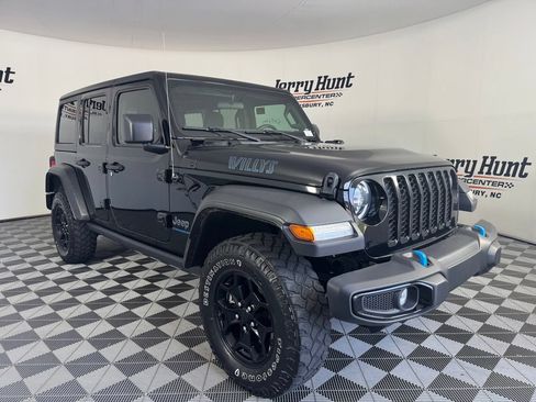 Used 2023 Jeep Wrangler Unlimited w/ Cold Weather Group AWD/4WD image 5